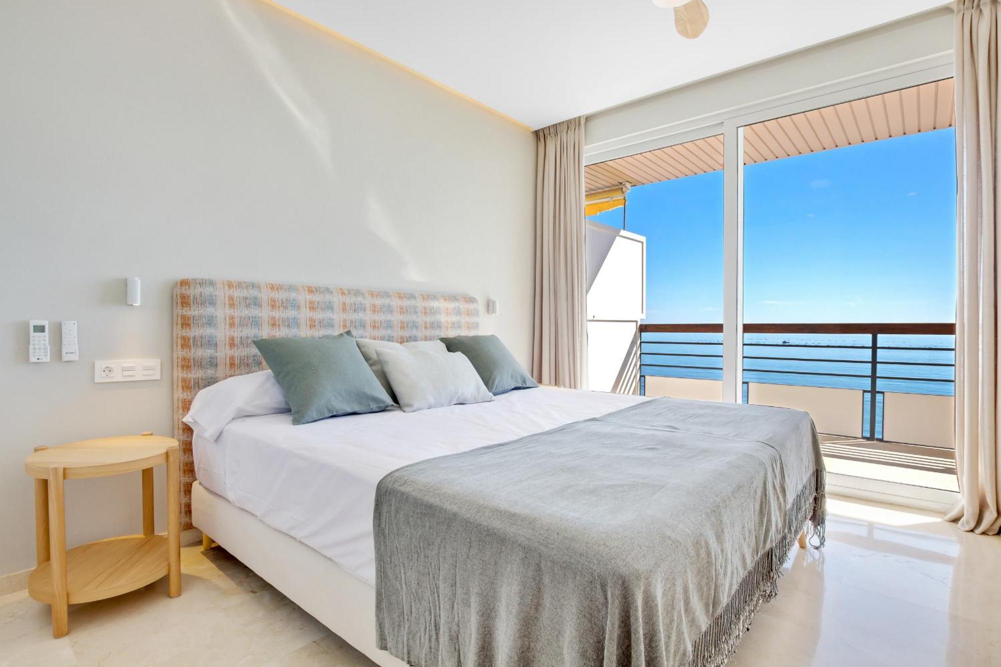 Santa Clara Modern & Exclusive Seafront Apartment 토레몰리노스 외부 사진