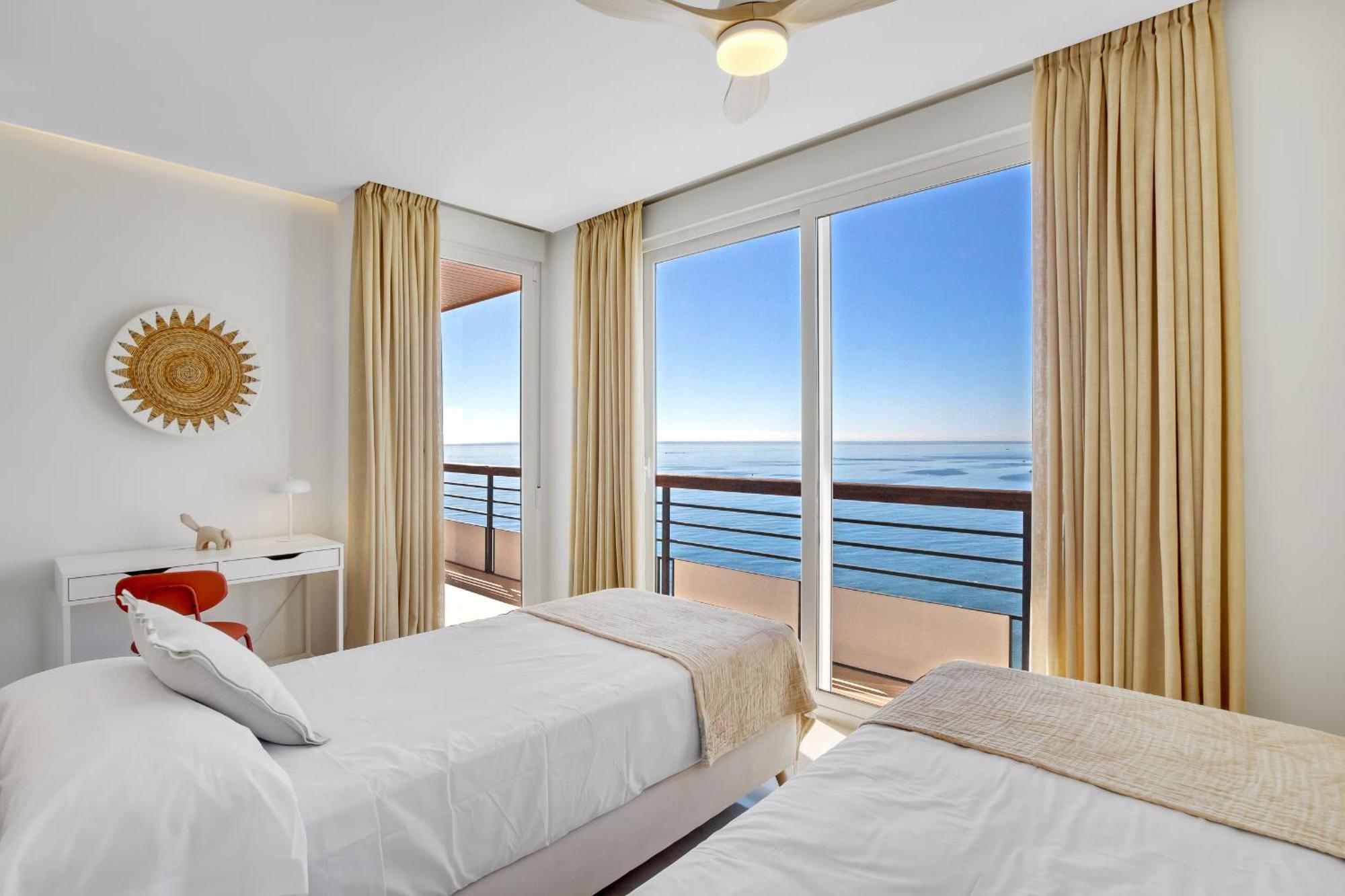 Santa Clara Modern & Exclusive Seafront Apartment 토레몰리노스 외부 사진