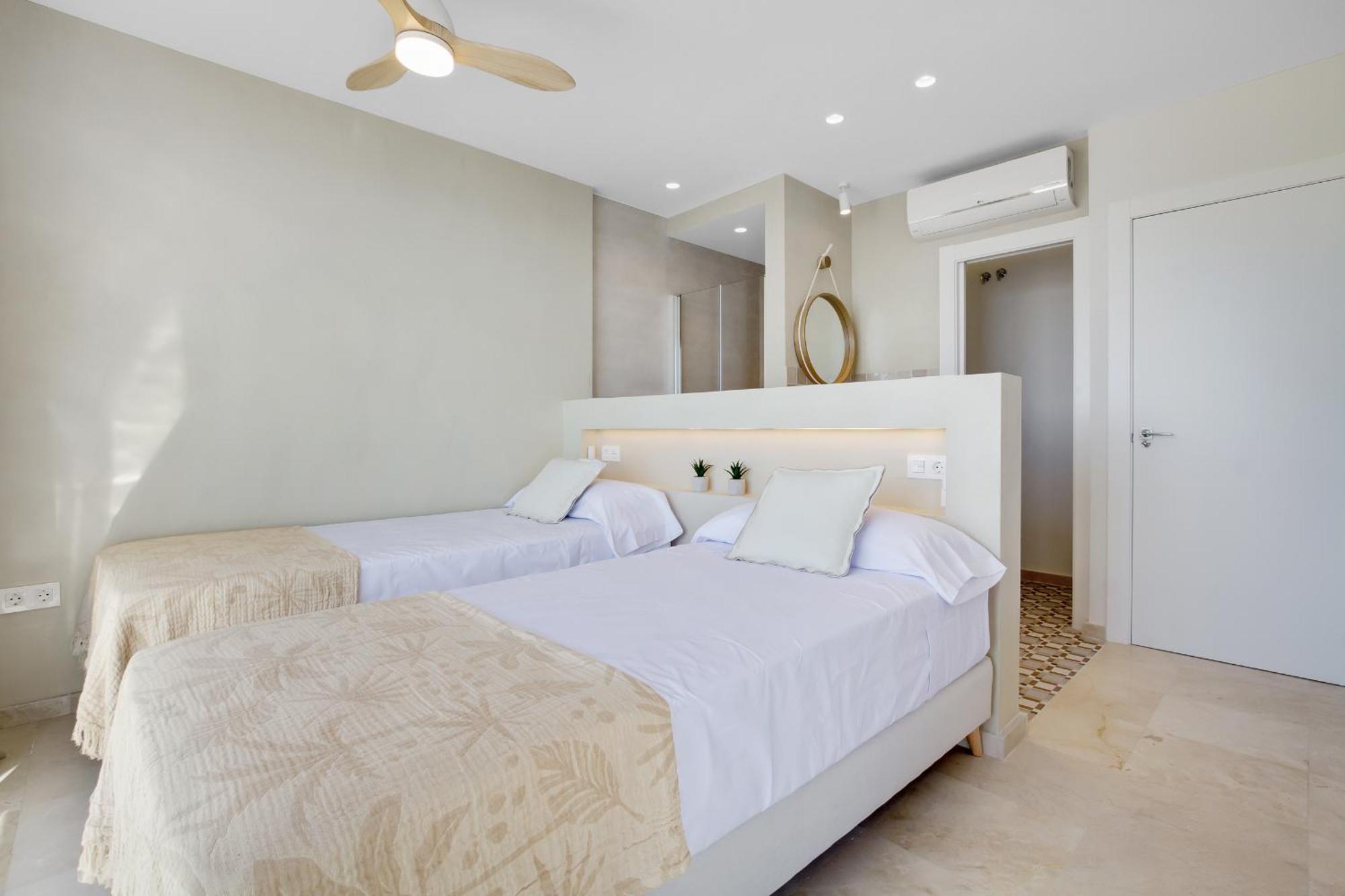 Santa Clara Modern & Exclusive Seafront Apartment 토레몰리노스 외부 사진