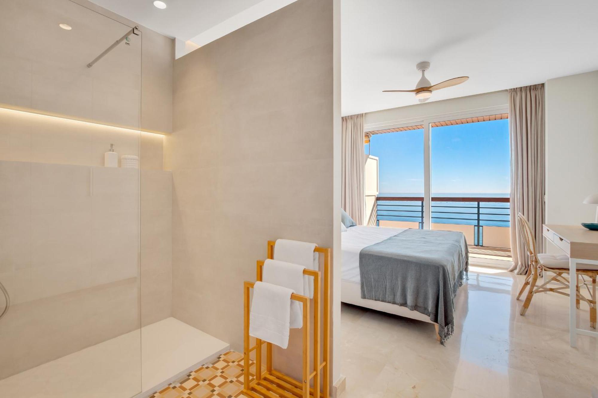 Santa Clara Modern & Exclusive Seafront Apartment 토레몰리노스 외부 사진